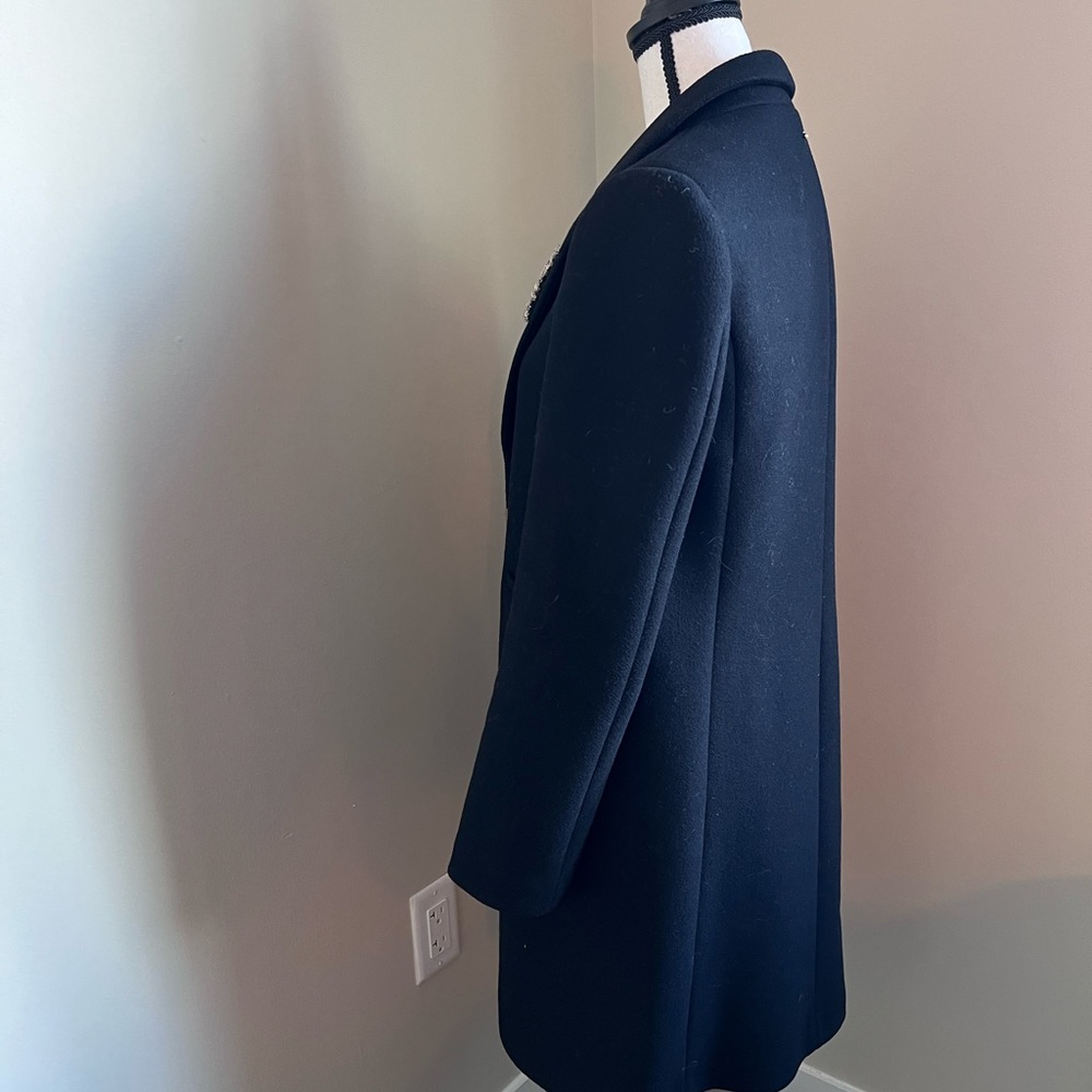 Liu-Jo coat with brooch. - Picture 3 of 4